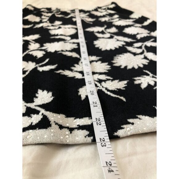 St. John Collection Womens Embellished Floral Knit Skirt 8 Black Cream Old Money - Picture 7 of 7